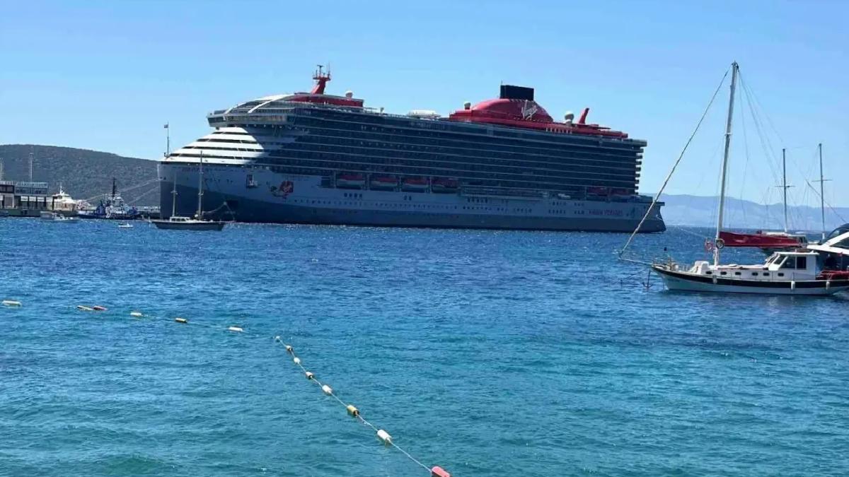 Bodrum’a Dev Kruvaziyer ‘Resilient Lady’ Demir Attı
