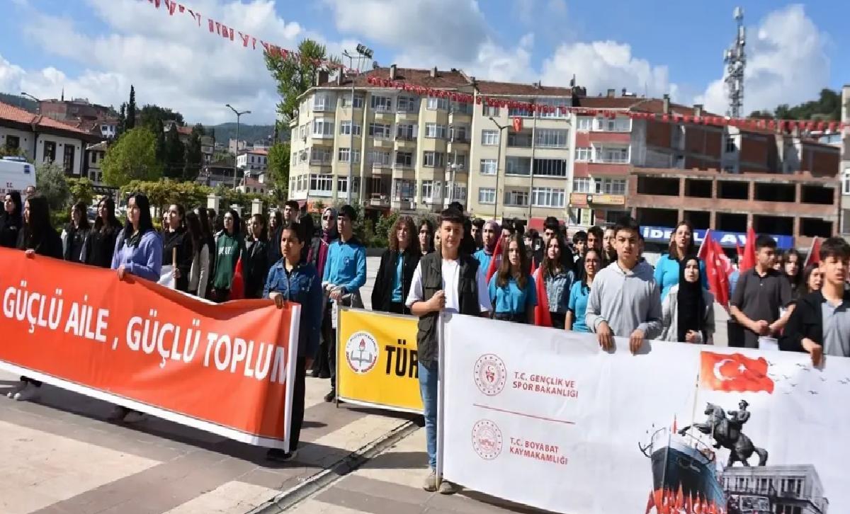 Boyabat’ta Gençlik Yürüyüşü düzenlendi