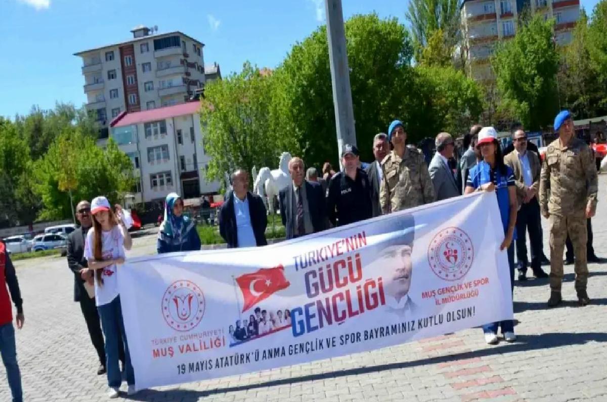 Bulanık’ta Gençlik Yürüyüşü Coşkusu