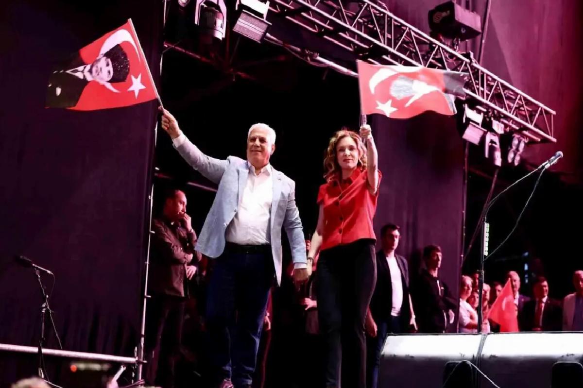 Bursa’da 19 Mayıs coşkusu “Mor ve Ötesi” ile tepe yaptı
