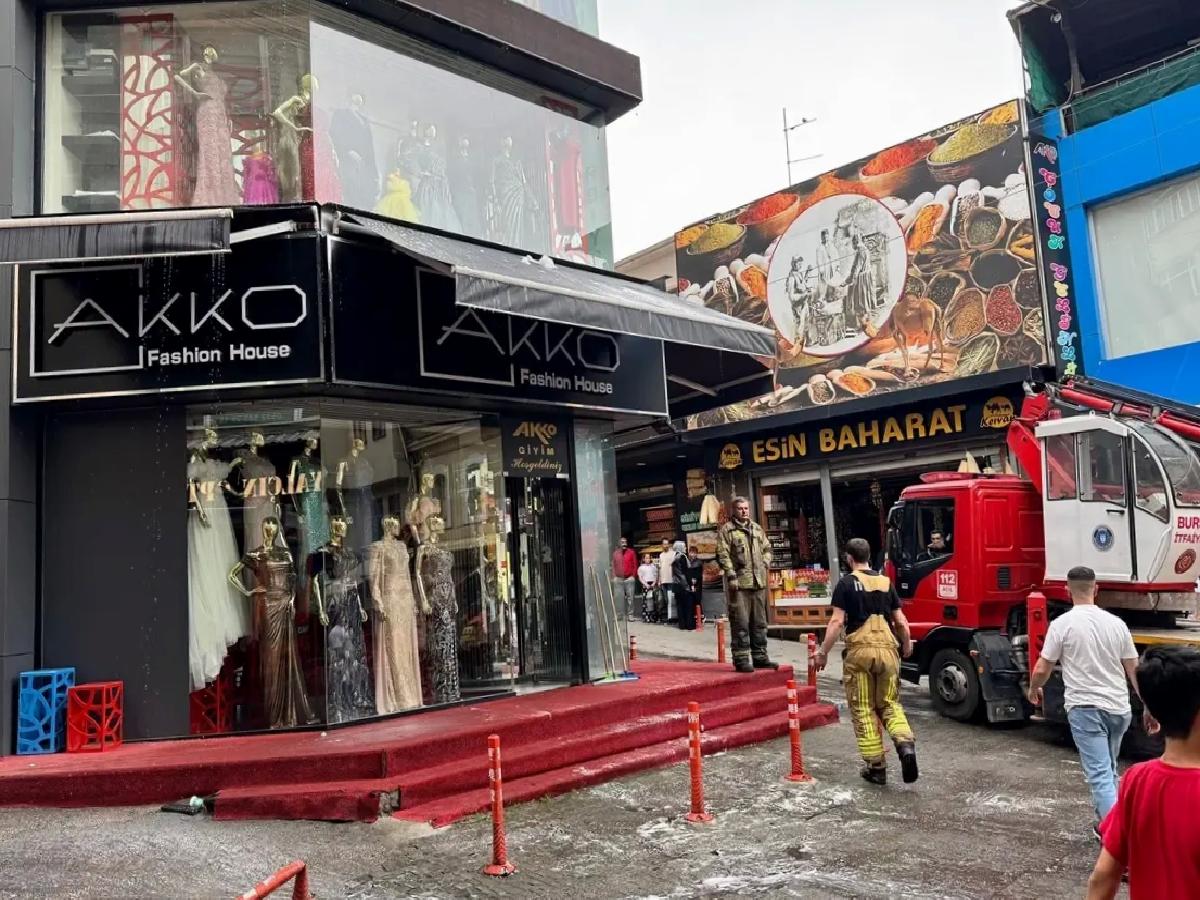 Bursa’da Giysi Mağazasında Yangın