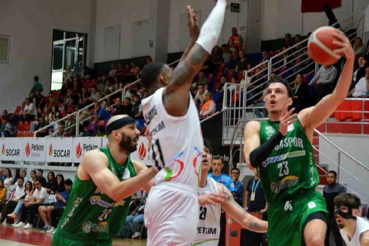 Bursaspor, Aliağa Petkimspor’u Deplasmanda Yenerek Play-In’e Yükseldi