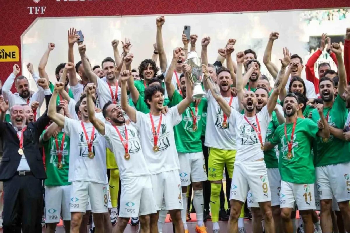 Bursaspor’da 8 Oyuncunun Kontratı Sona Erdi