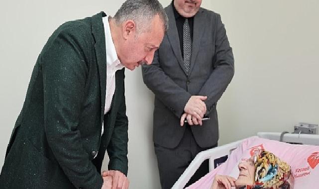 Büyükakın, Anneler Günü’nde şehit ailesi ve huzurevine gitti