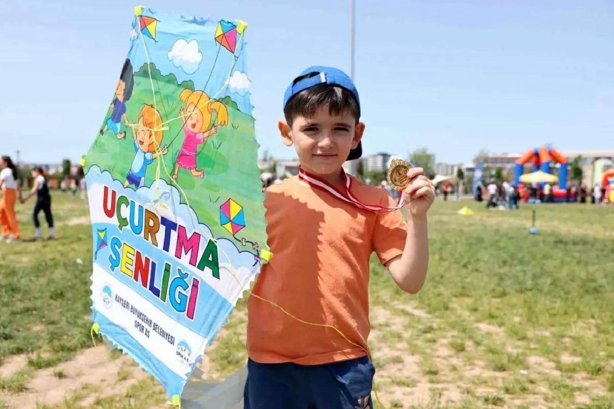 Büyükşehir, baharın renklerini uçurtmalarla gökyüzüne yansıttı