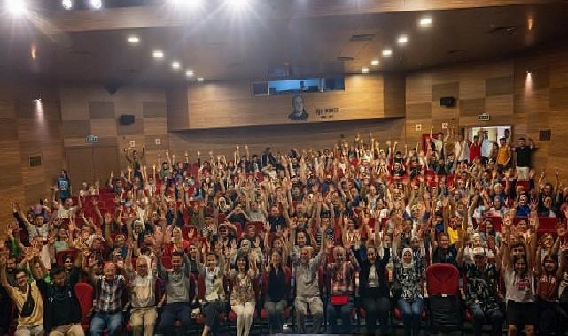 Büyükşehir’den işitme engellilere özel sinema gösterimi