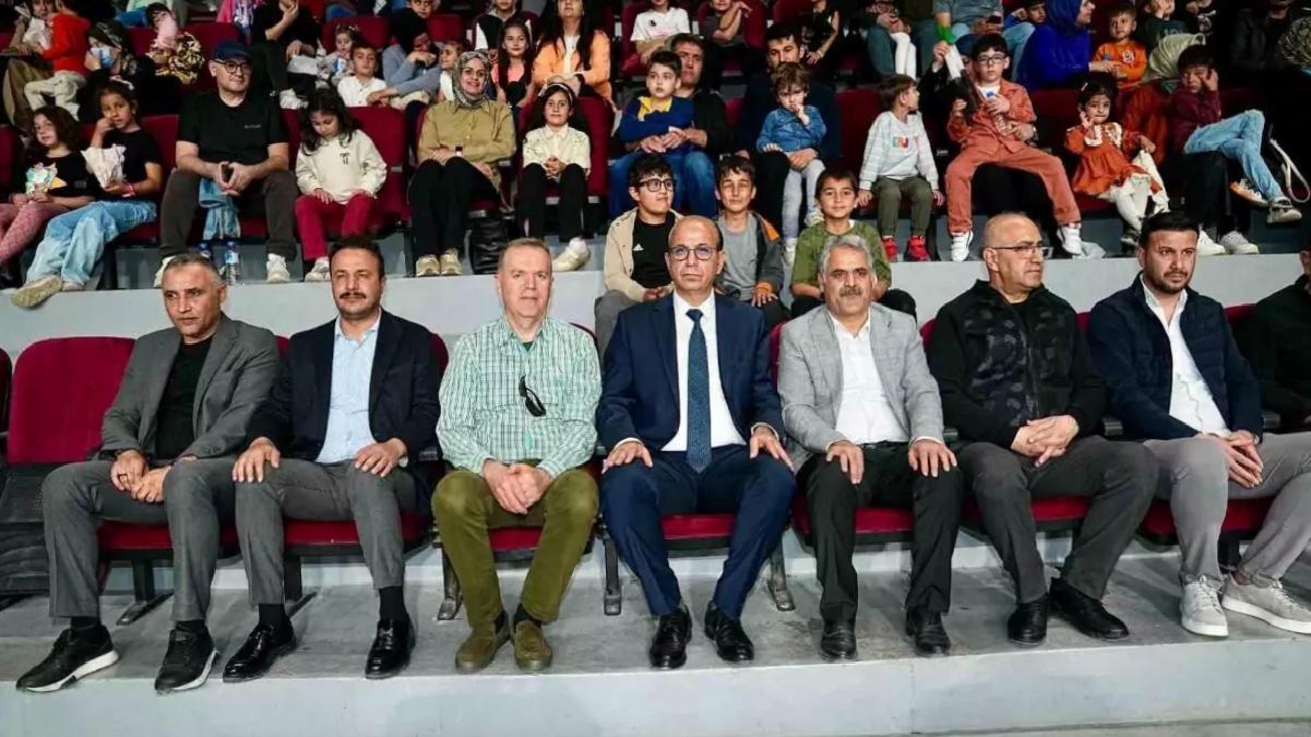 Cambaz Mithat’tan Unutulmaz Sirk Gösterisi