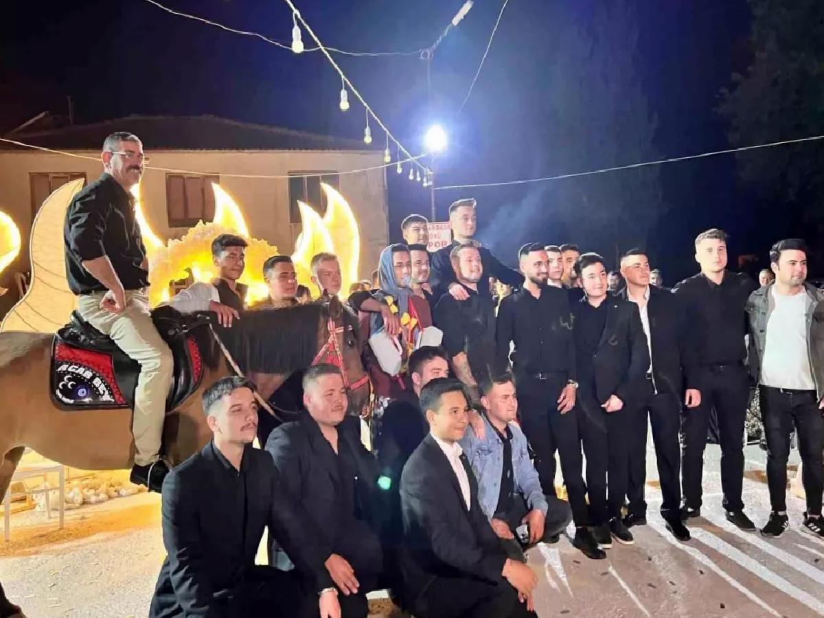 Çanakkale’de Renkli Düğün Merasimi