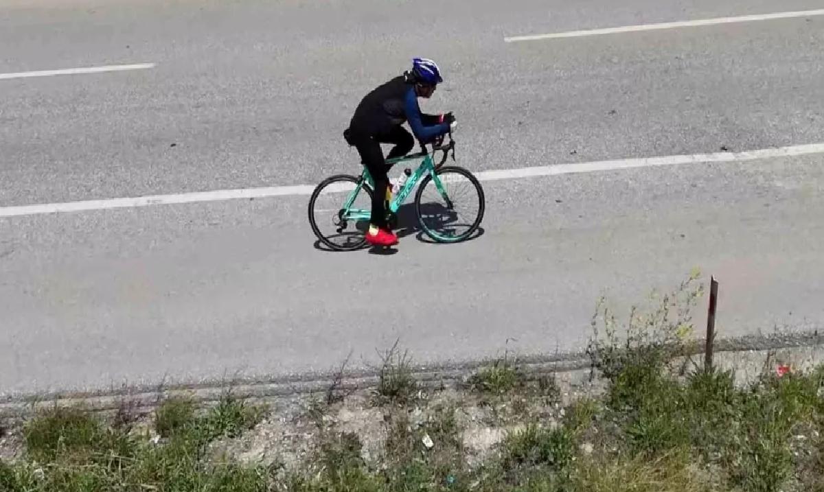 Çanakkale’den aldığı şehitlik toprağını Samsun’a ulaştırmak için pedal çeviriyor: 900 kilometreyi geride bıraktı