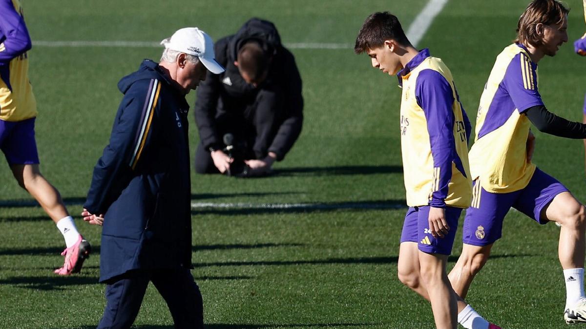 Carlo Ancelotti: Arda düzeyinde çok fazla orta saha oyuncusu yok