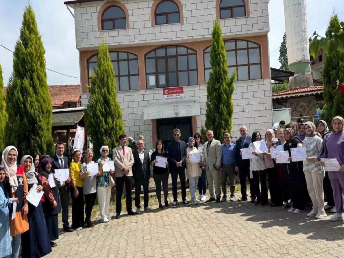 Çaycuma’da Seracılık Kursu Evrakları Verildi