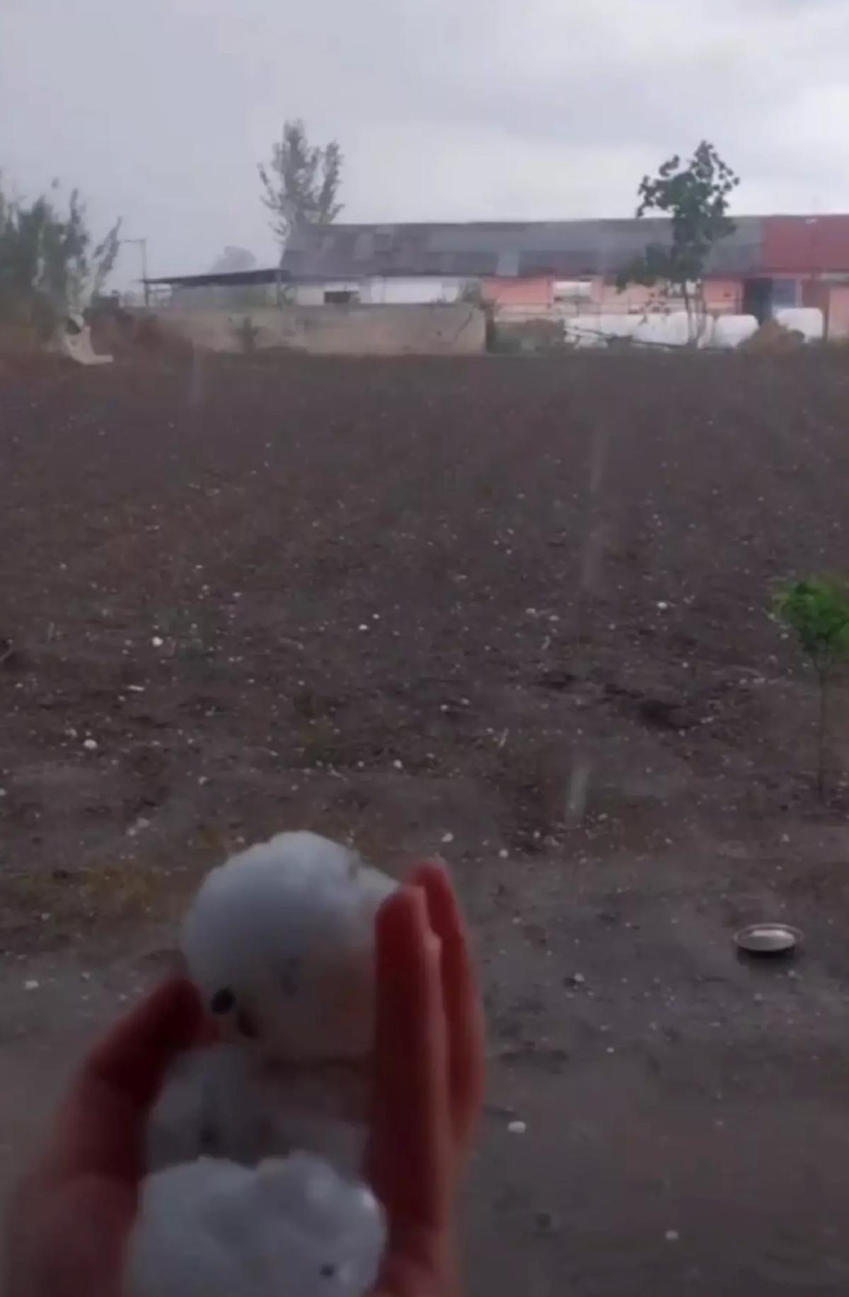 Ceyhan’da Dolu Tarım Topraklarını Vurdu