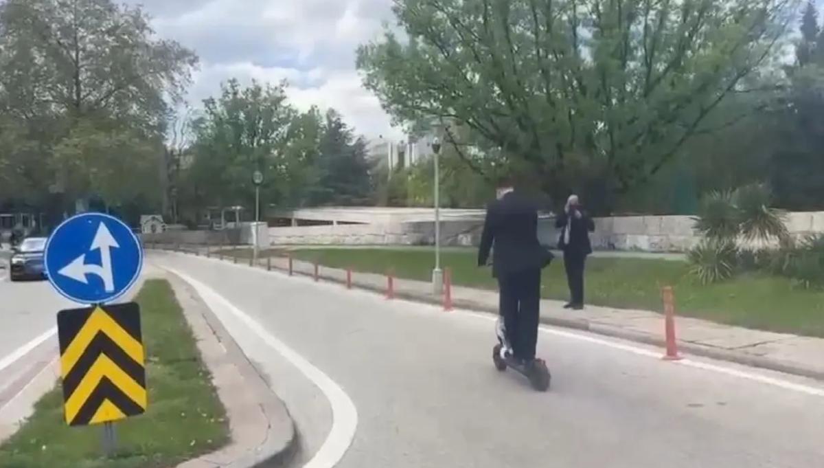 CHP’li Milletvekili Skuterle Meclis’e Geldi