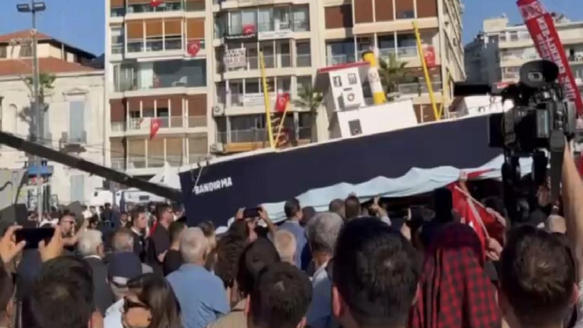 CHP’nin İzmir mitingine maket Bandırma Vapuru getirildi