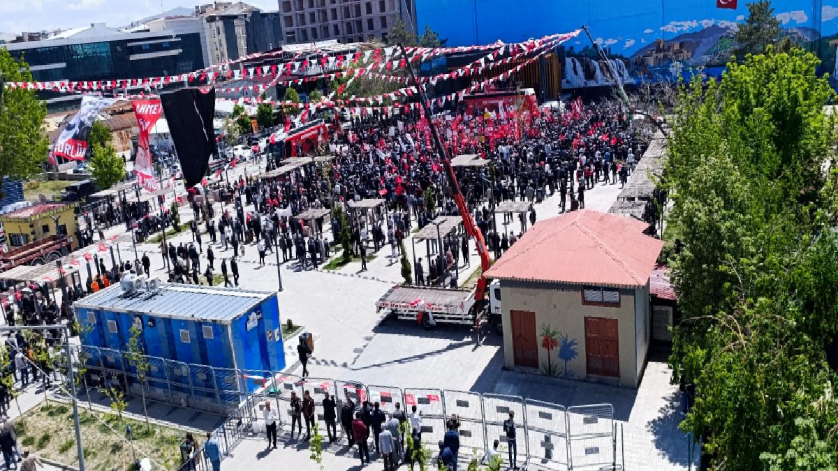 CHP’nin Van’daki mitingine iştirak düşük oldu