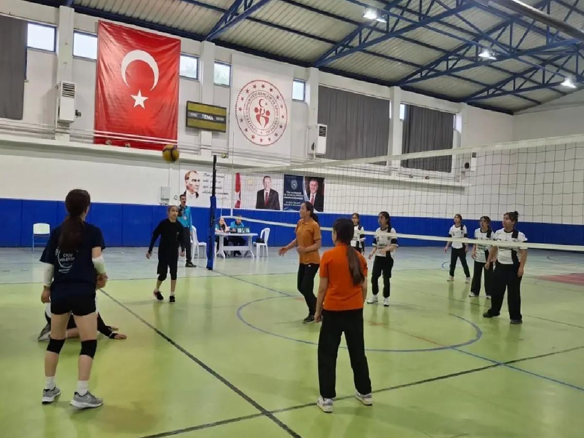 Cide’de Sıhhat Eğitimi ve Voleybol Turnuvası