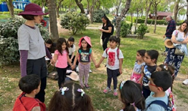 Çocuklar, ormanda keşif ve masal seyahatinde buluşuyor