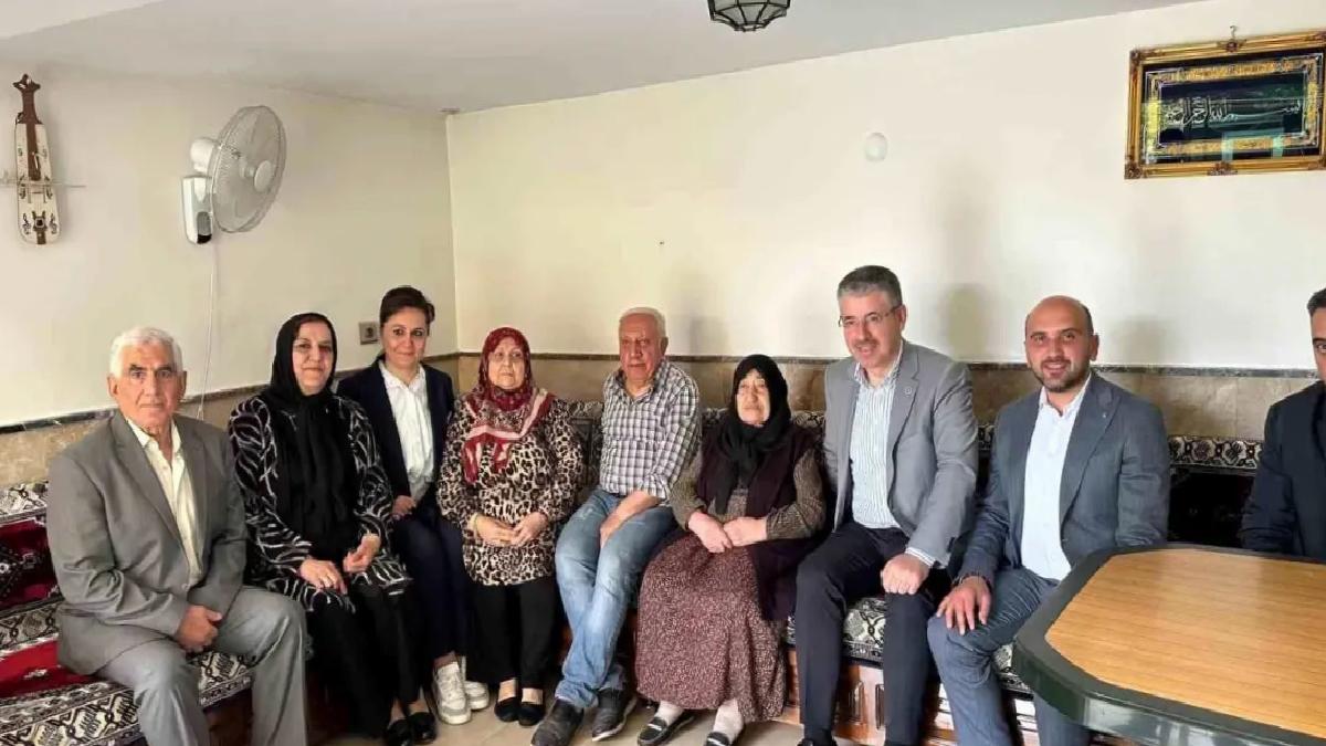 Çopuroğlu’ndan, en yaşlı AK Parti üyesine Anneler Günü sürprizi