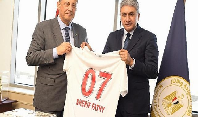 Corendon Airlines Yönetim Kurulu Lideri Yıldıray Karaer, Mısır’ın Turizm ve Sivil Havacılık Bakanları ile bir ortaya geldi