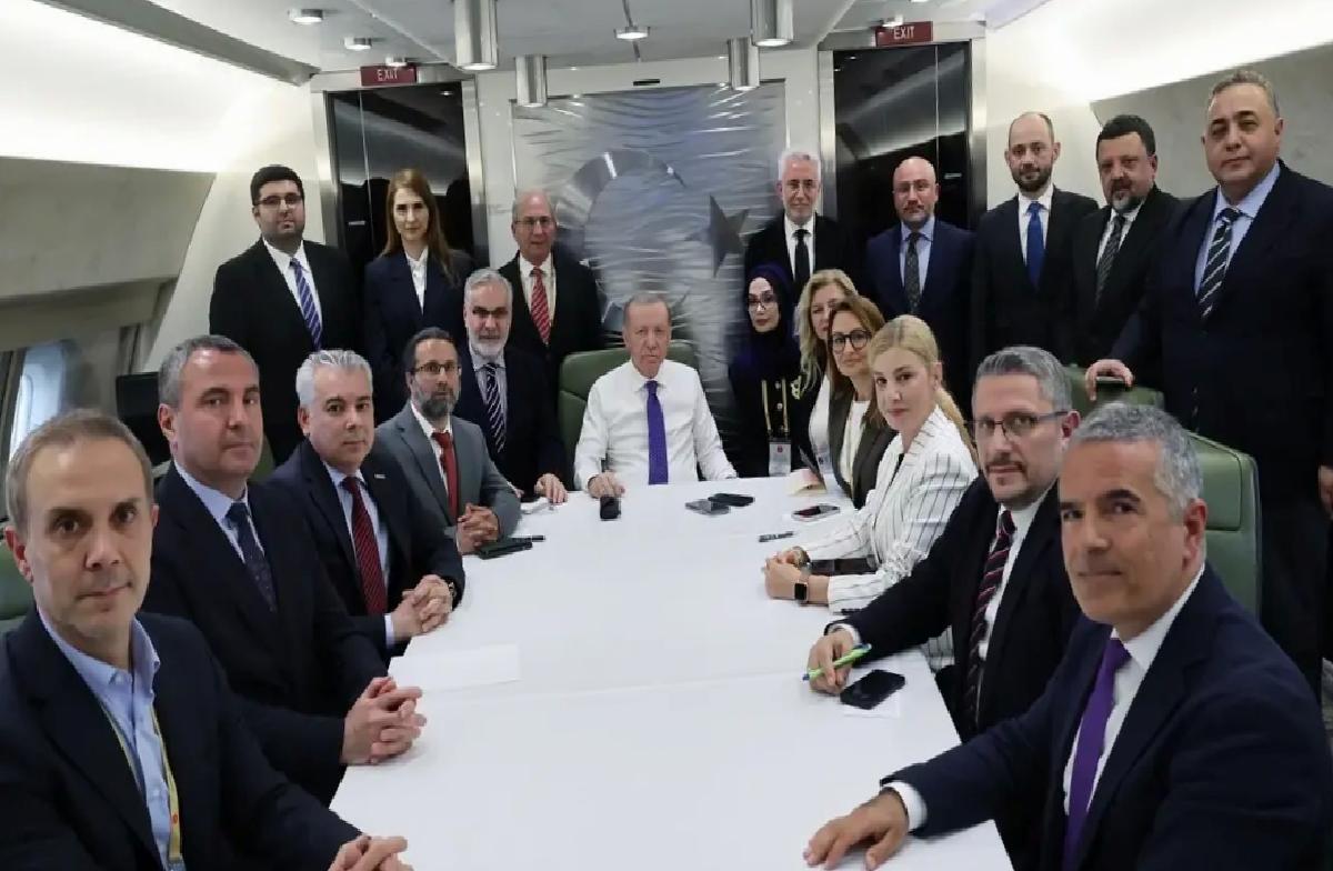 Cumhurbaşkanı Erdoğan, Arnavutluk ziyaretinin akabinde uçakta gazetecilerin sorularını yanıtladı: (1)