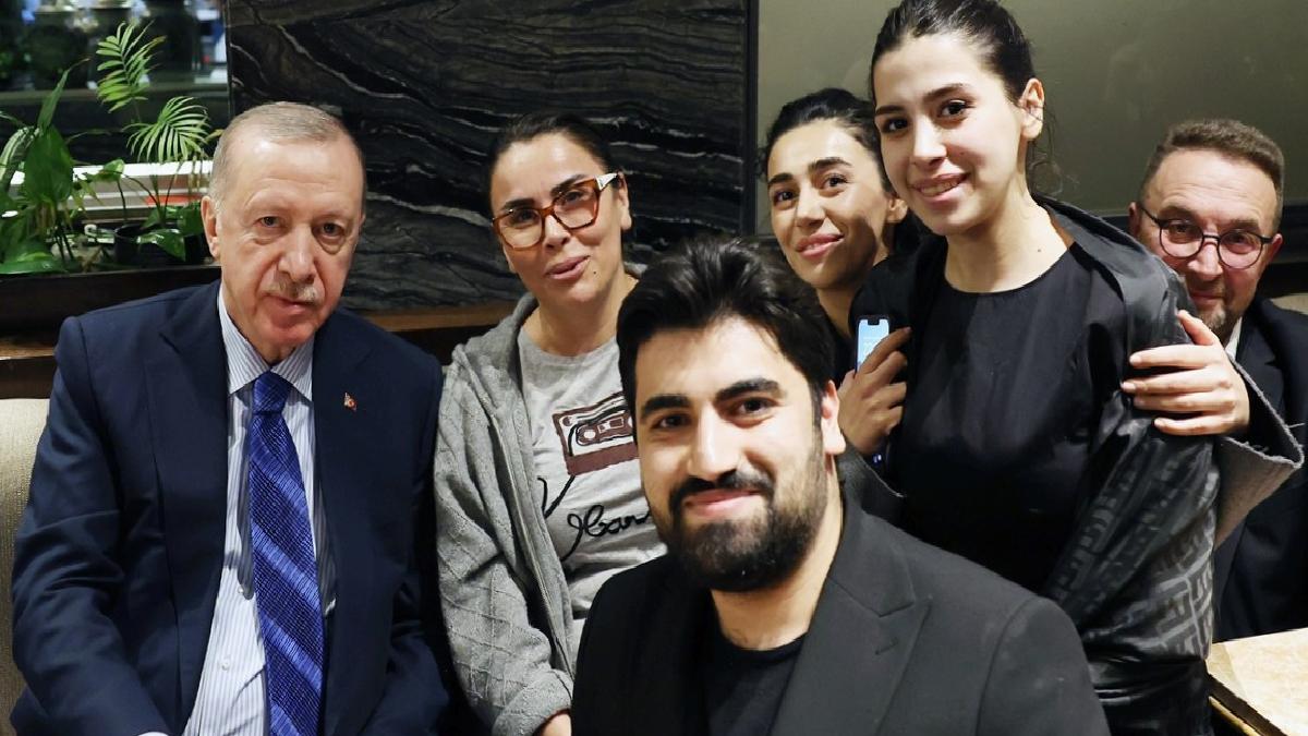 Cumhurbaşkanı Erdoğan kafede vatandaşlarla sohbet etti