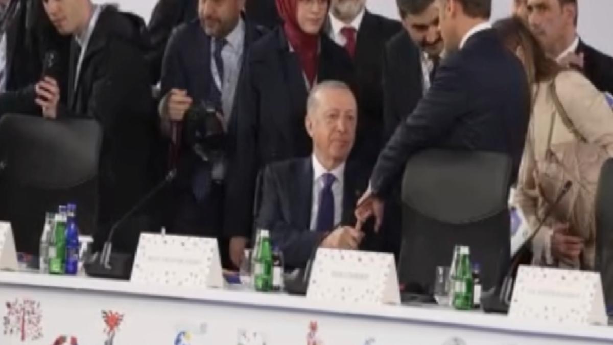 Cumhurbaşkanı Erdoğan-Macron görüşmesinden dikkat çeken anlar