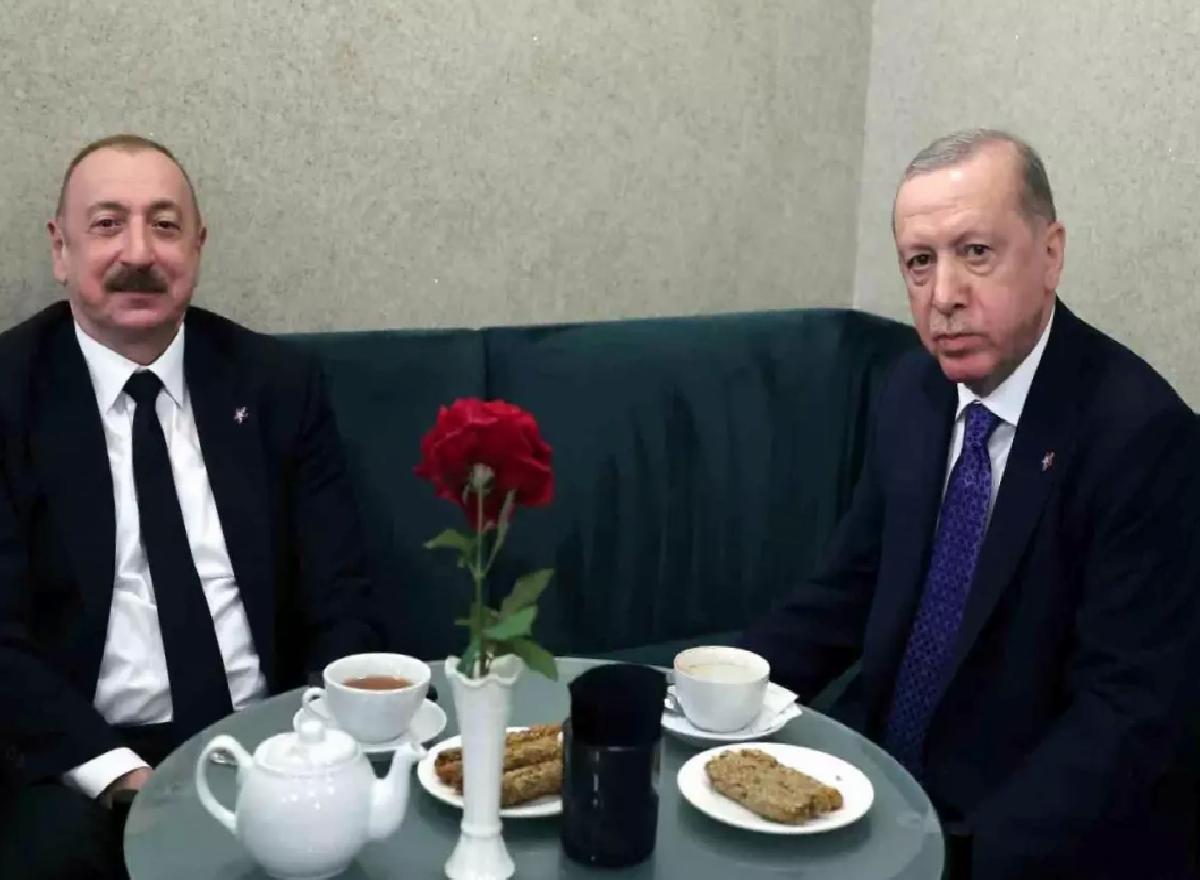 Cumhurbaşkanı Erdoğan ve Aliyev, Tiran’da çay içerek sohbet etti