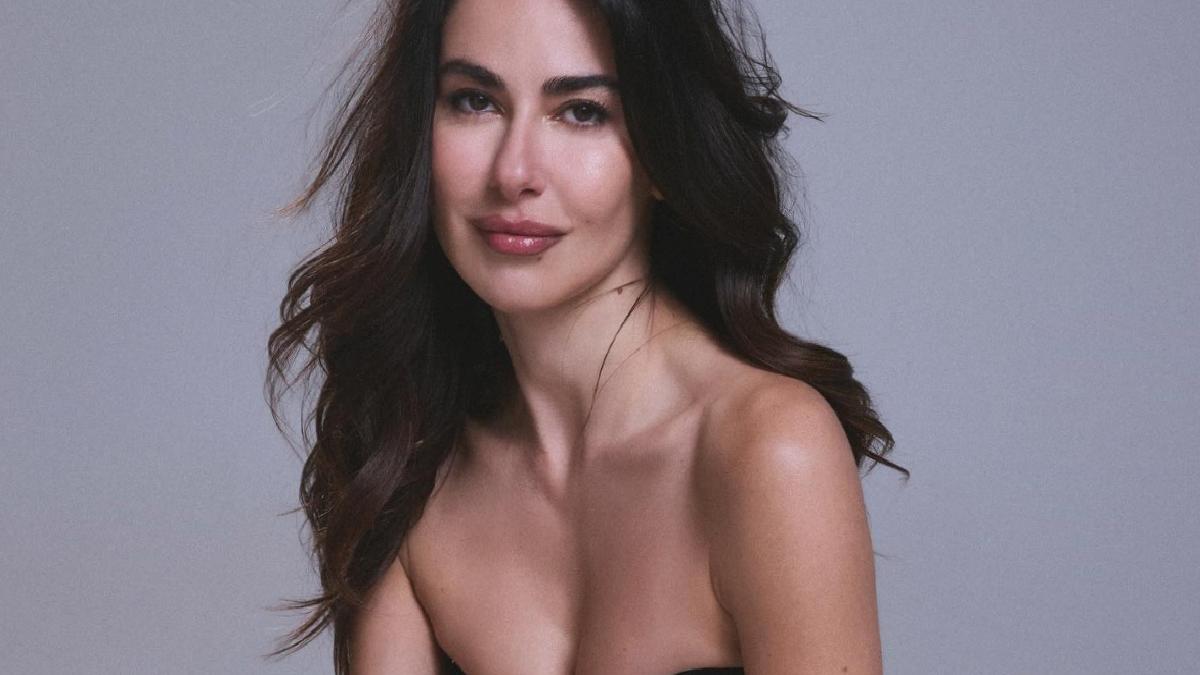 Defile için Bakü’ye gitti! Oyuncu Nesrin Cavadzade baş model oldu