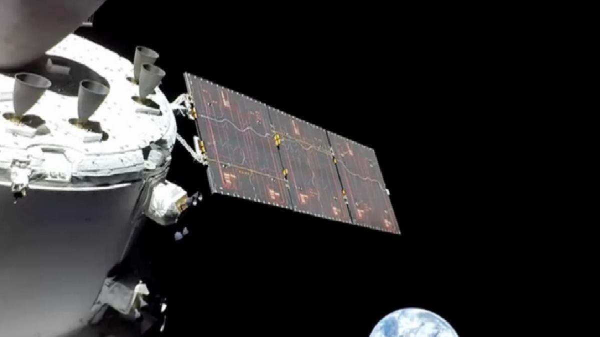 Denetimden çıkan 500 kiloluk uzay aracı Dünya’ya yol alıyor