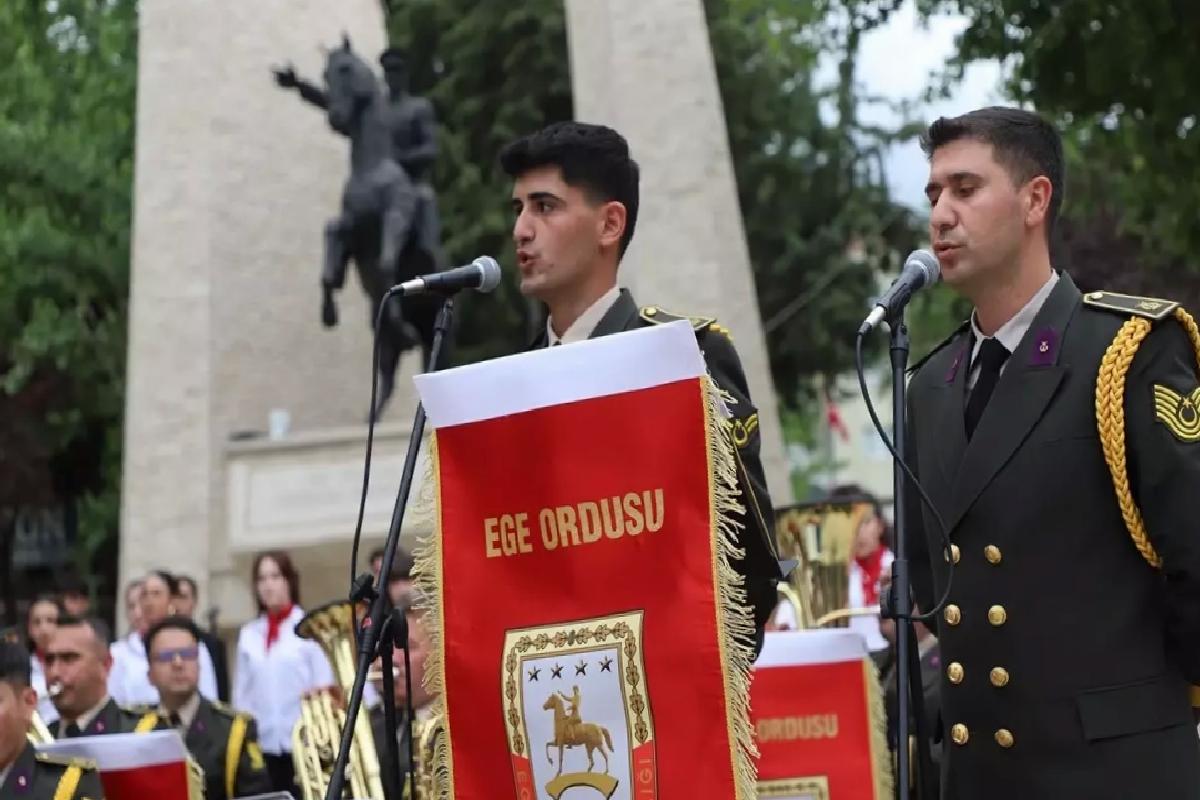 Denizli’de askeri bando lise öğrencileriyle konser verdi