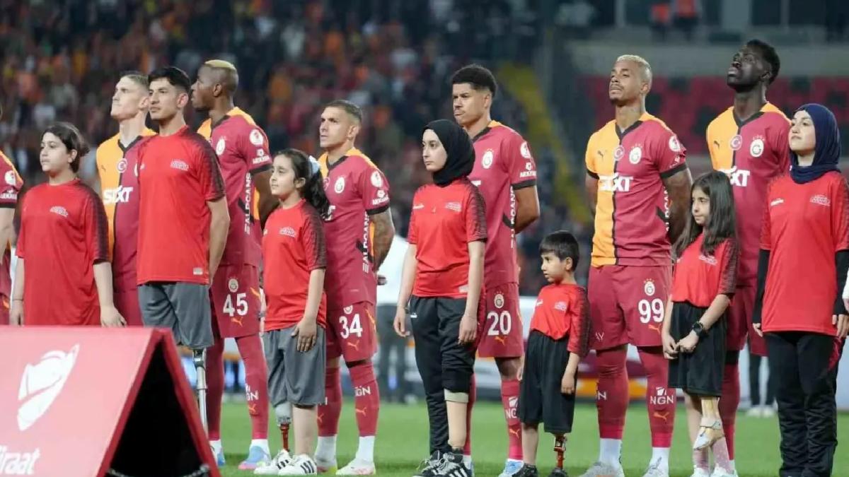 Depremzede Engelli Bireylerden Türkiye Kupası Finalinde Farkındalık Seremonisi