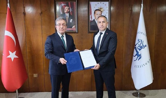 DEÜ ve Tez-Koop-İş ortasında toplu iş mukavelesi imzalandı