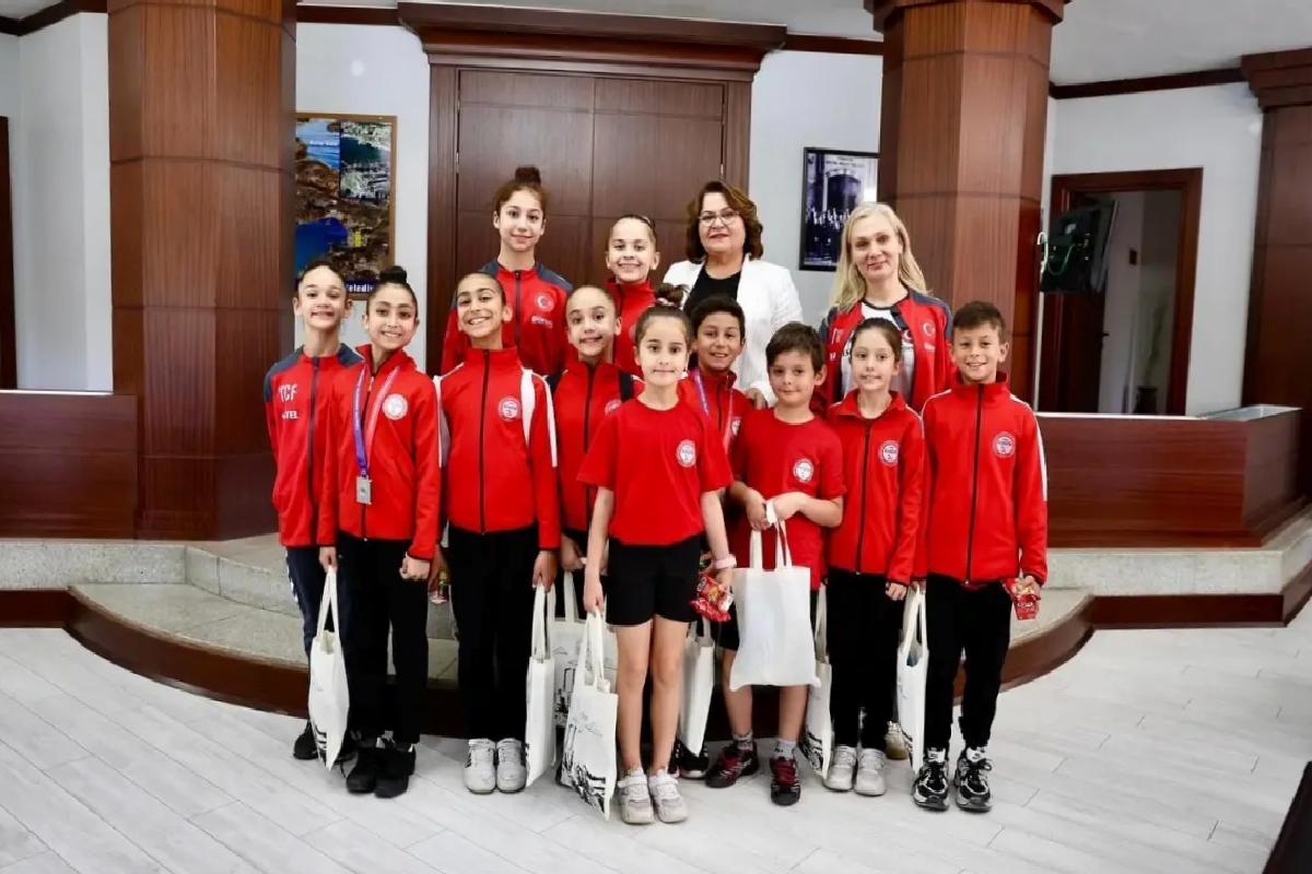Didimli Akrobatik Cimnastik Atletleri Avrupa Şampiyonası Başarısı İçin Belediye Liderini Ziyaret Etti