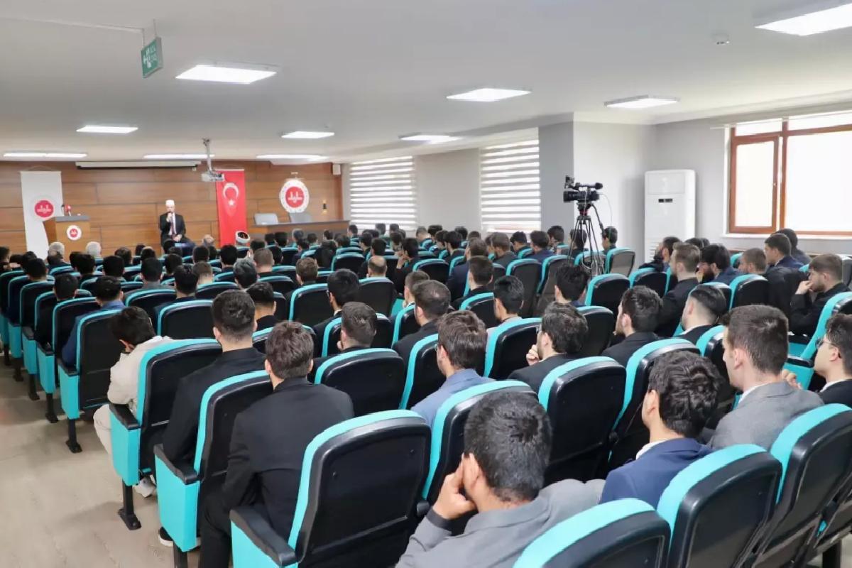 Diyanet Başkanı Erbaş, İmamları Göreve Hazırladı