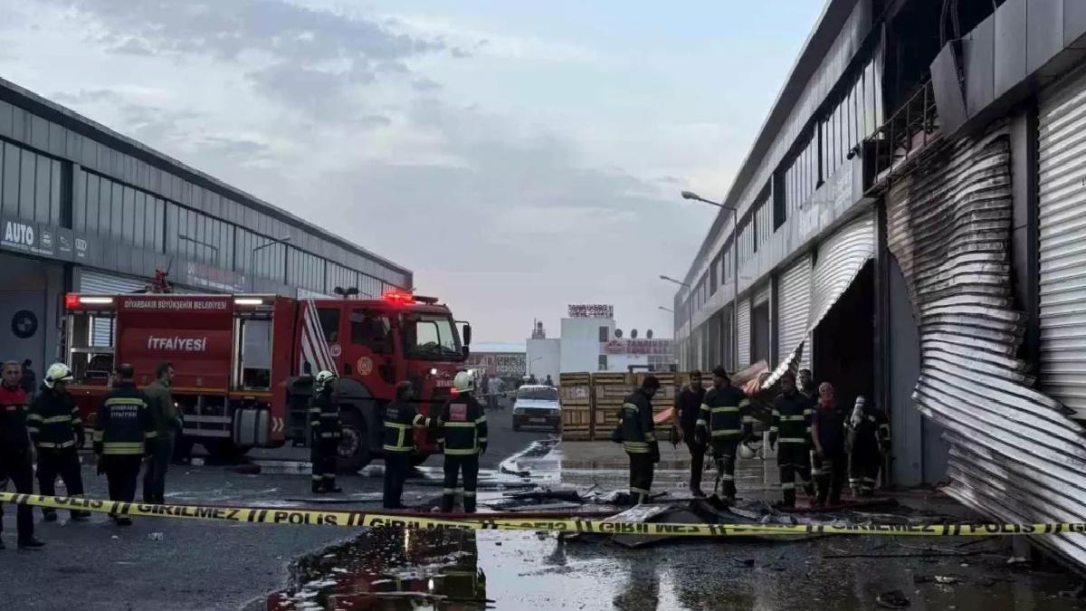 Diyarbakır’da Yangın: 4 Dükkan Yandı