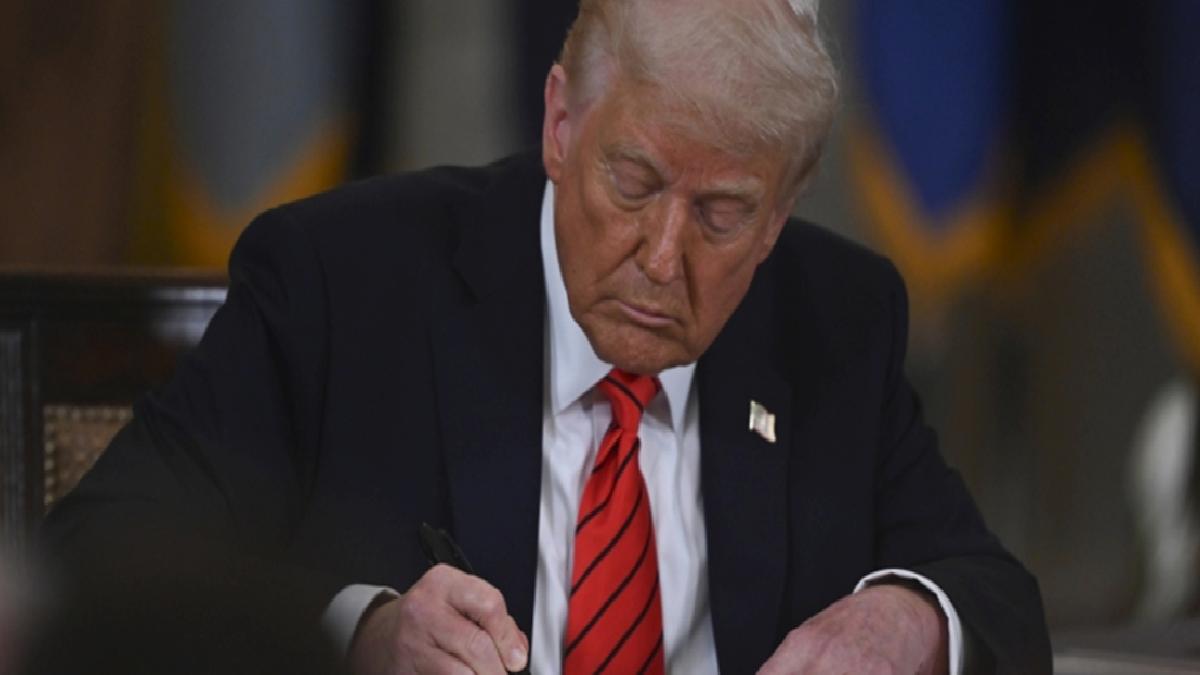 Donald Trump, çevrimiçi cinsel istismarı önleyecek yasa tasarısını imzaladı
