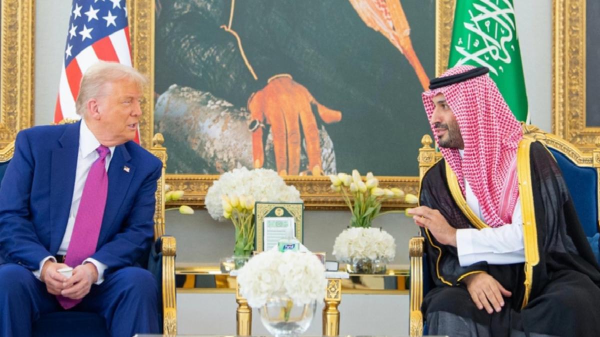 Donald Trump Suudi Arabistan’da: Görüşmelerde uyukladı