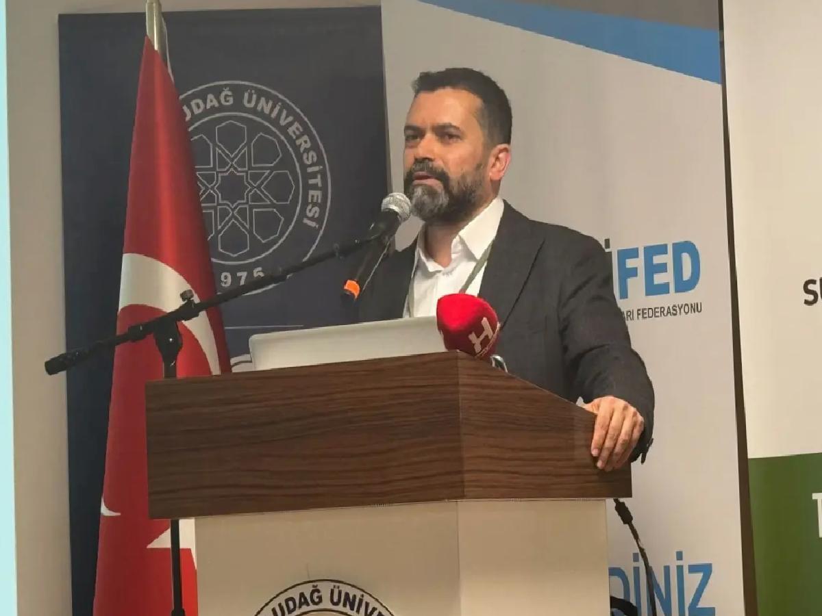 Dr. Ekrem Teymur: “Yapay Zeka ile şekillenecek yeni tarım dünyasında çiftçinin yeri yok”