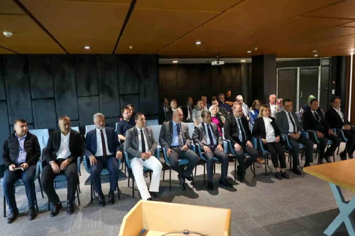 Düzce Belediye Başkanı Özlü, Yeni Yönetim Takımıyla Birinci Toplantısını Yaptı