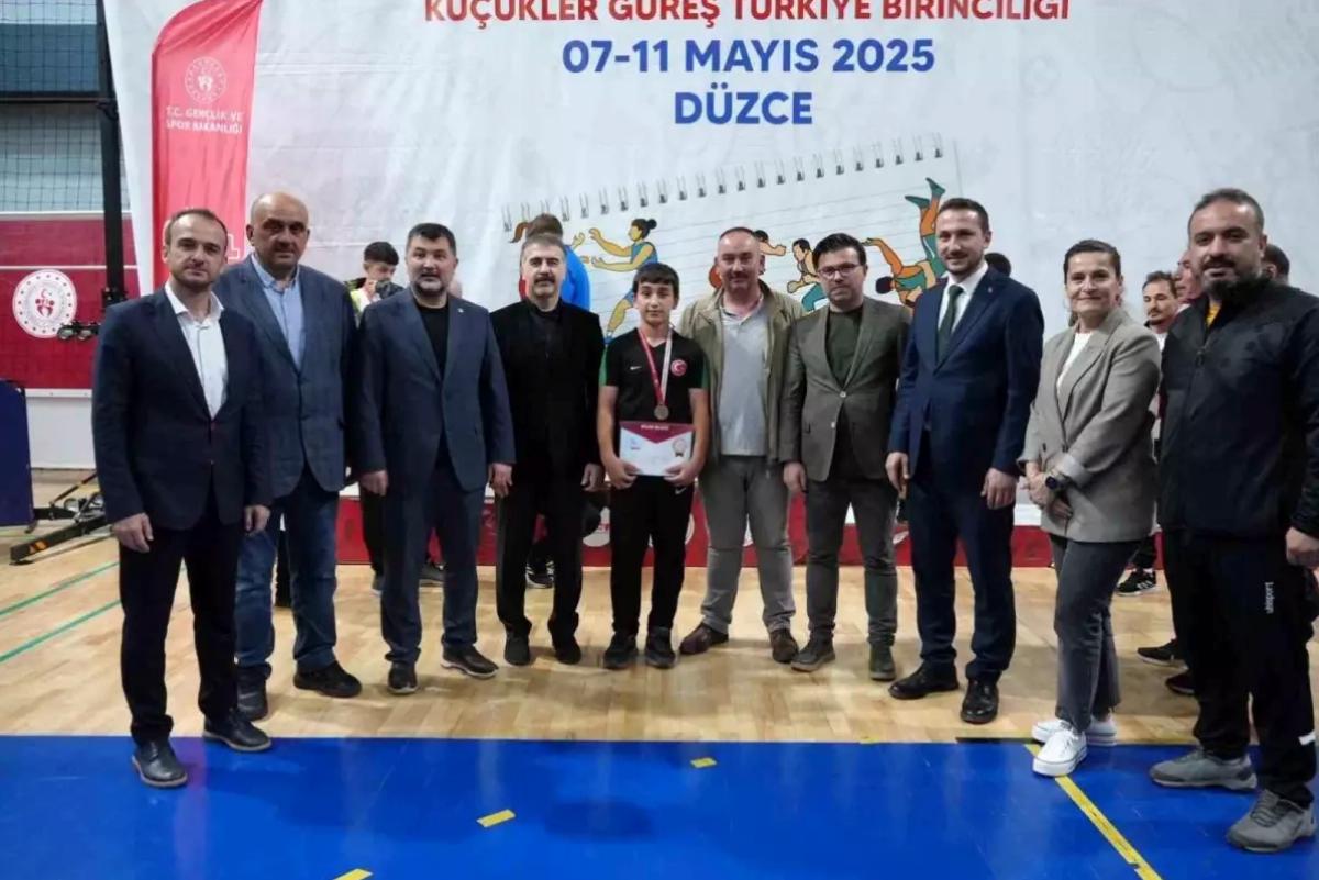 Düzce’de Güreş Türkiye Birinciliği Tamamlandı
