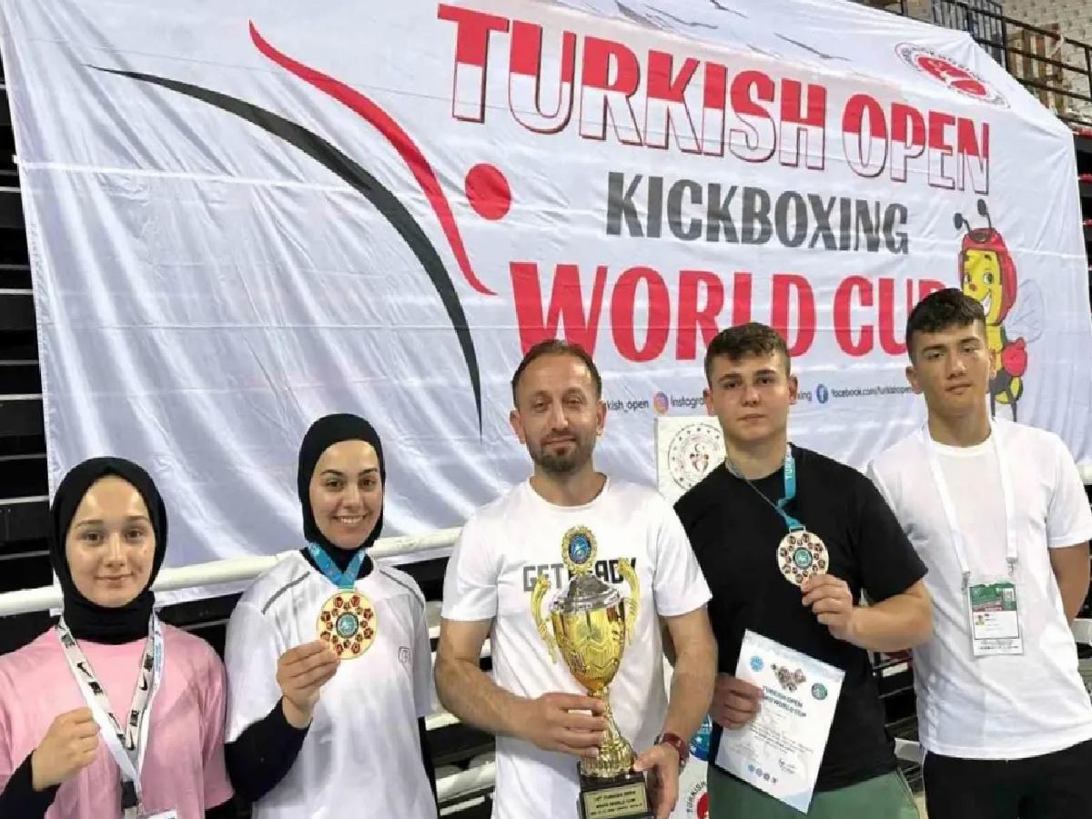 Düzceli Sportmenler Kick Boks Dünya Kupası’nda 3 Madalya Kazandı