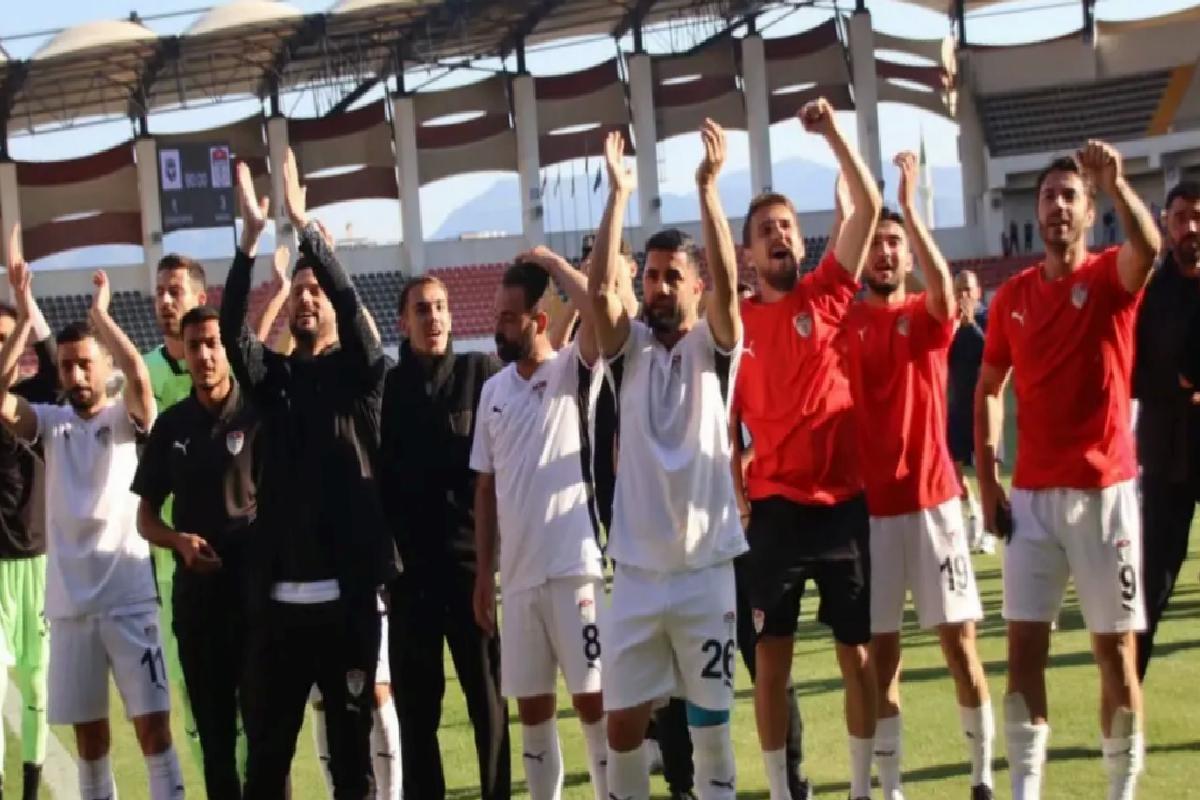 Efsane geri dönüyor! Muhteşem Lig’in eski kadrosu Manisaspor namağlup şampiyon oldu