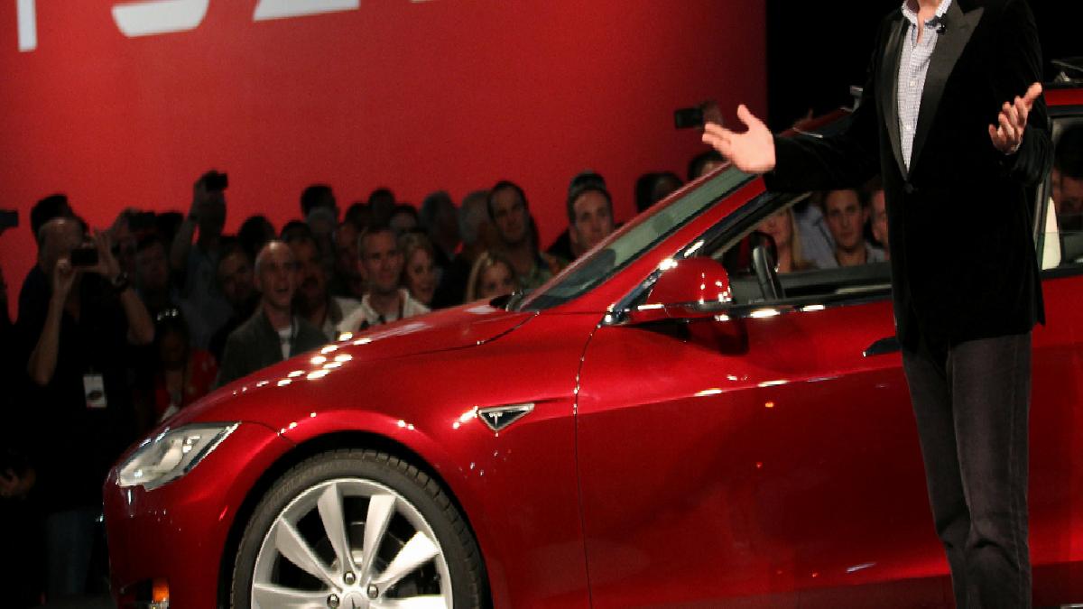 Elon Musk’tan Tesla açıklaması: Hiçbir yere gitmiyorum