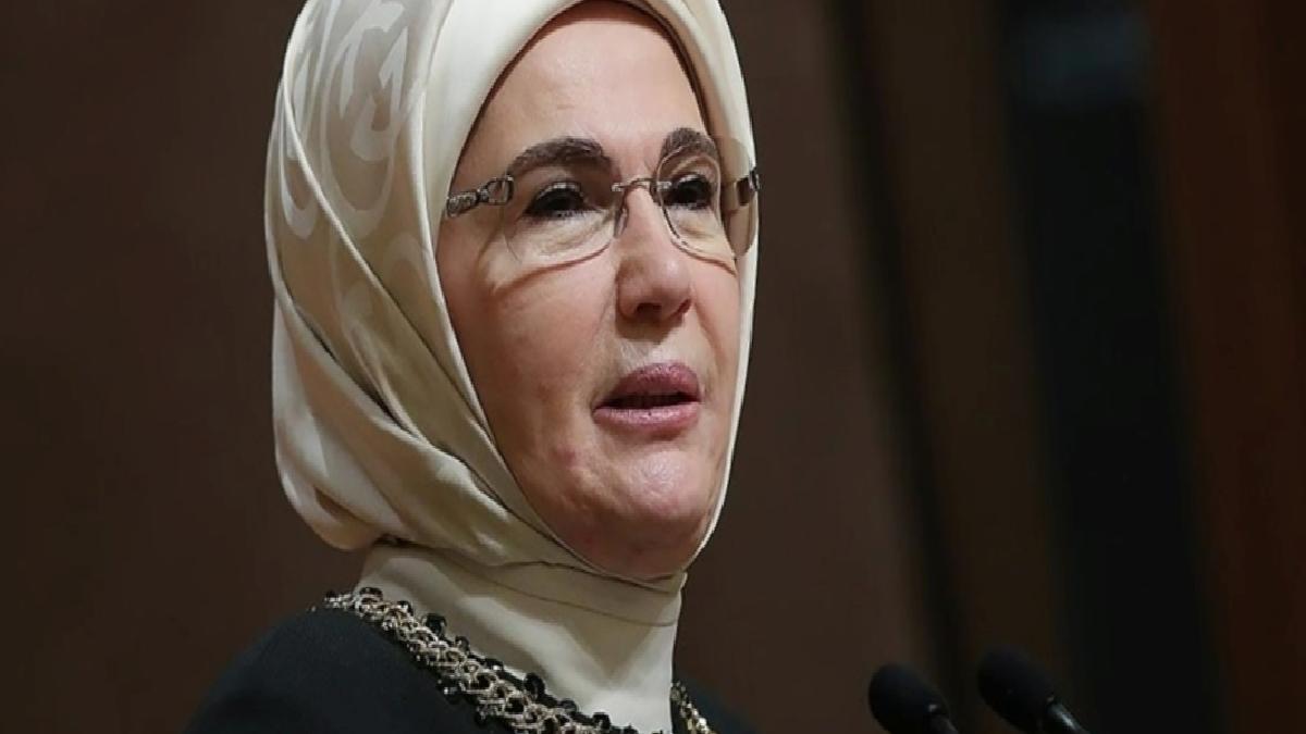Emine Erdoğan, Dünya Ebeler Günü’nü kutladı