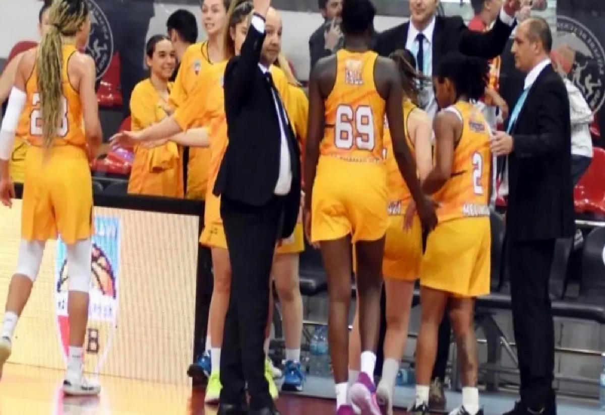 Emre Özsarı A Ulusal Bayan Ekibinde