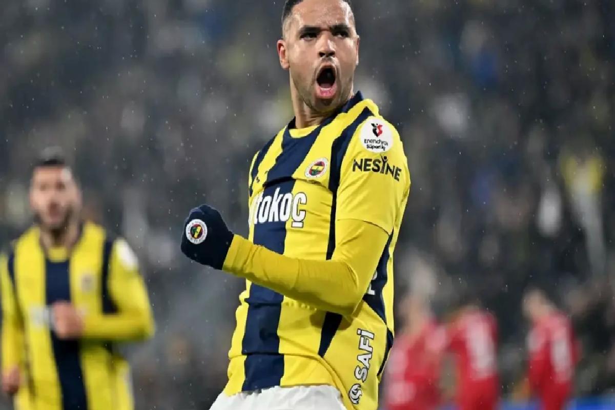 En-Nesyri gol attıktan sonra taraftarlara hareket çekti