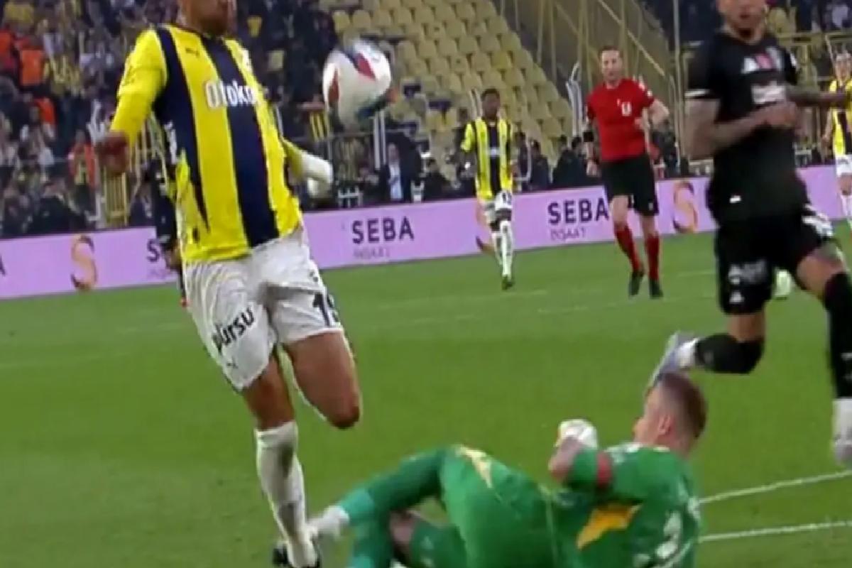 En-Nesyri’nin penaltı beklediği konumda ünlü yorumcular tereddütsüz görüş belirtti