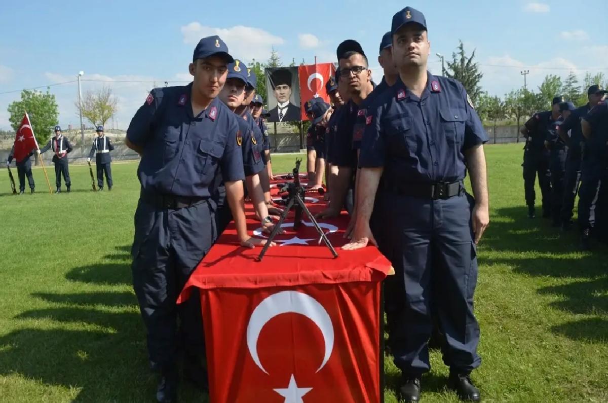Engelli Gençler Temsili Askerlikte Uniforma Giydi