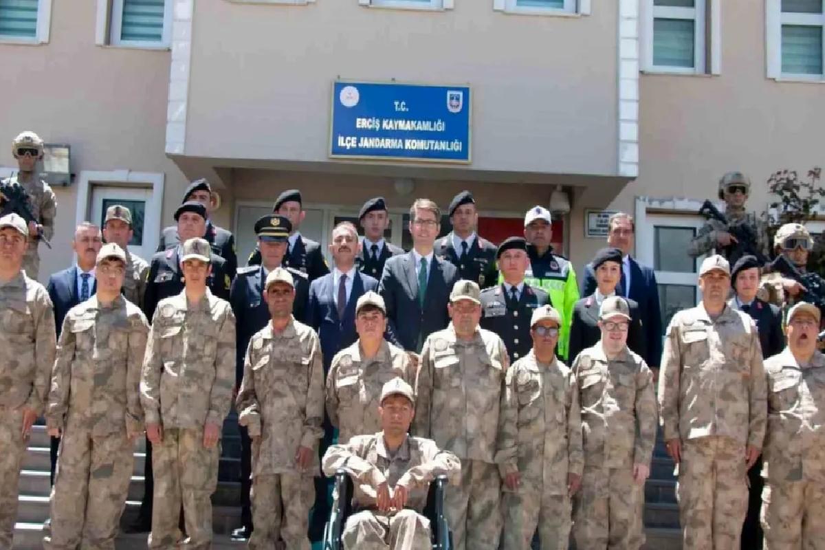 Erciş’te Temsili Askerlik Merasimi His Dolu Anlarla Gerçekleşti