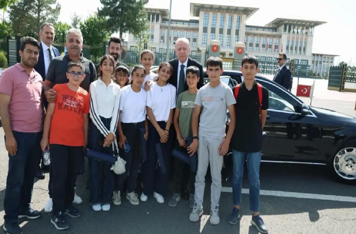 Erdoğan, 15 Temmuz Anıtı’nda Çocuklarla Buluştu